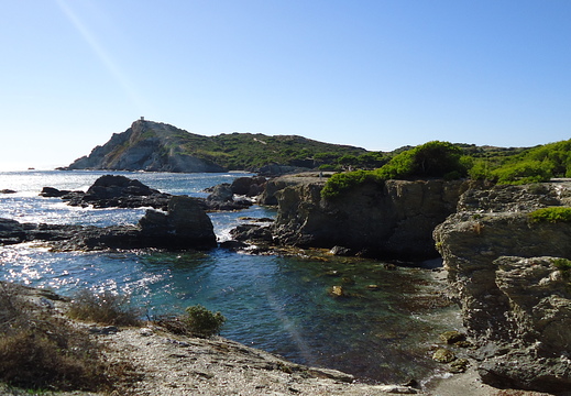Ya de l'eau, des rochers et du soleil
